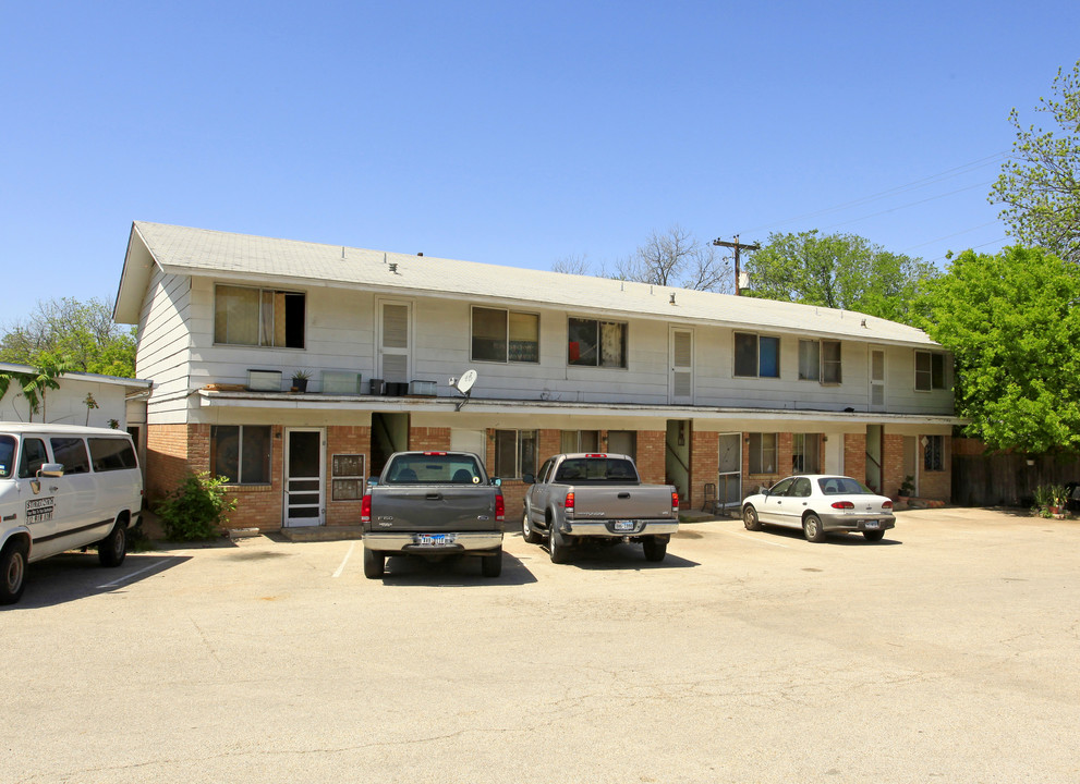 100 Northloop Blvd in Austin, TX - Building Photo