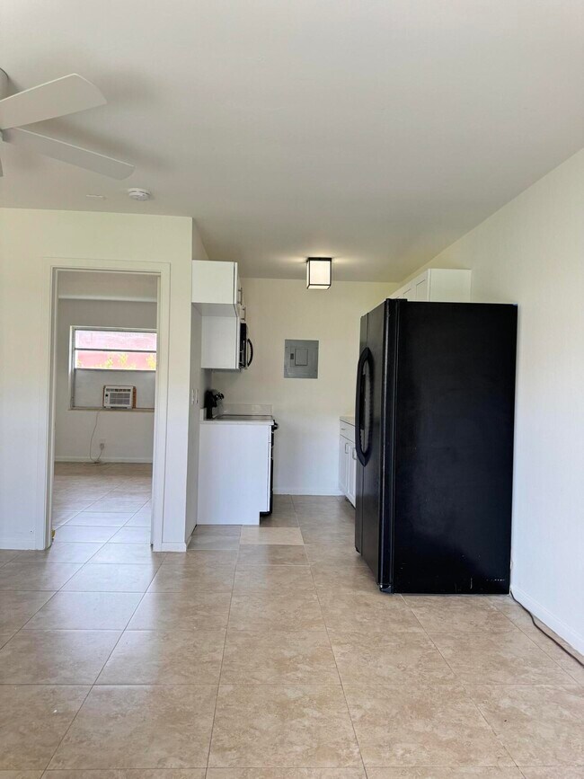 1527 N J St, Unit 3 in Lake Worth Beach, FL - Building Photo - Building Photo