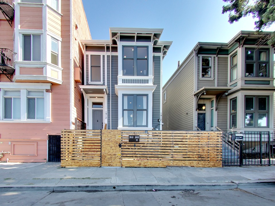 1912 Castro St in Oakland, CA - Building Photo