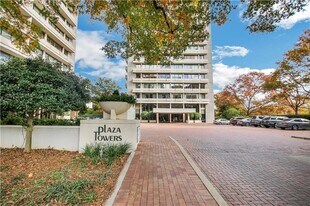 2575 Peachtree Rd in Atlanta, GA - Building Photo
