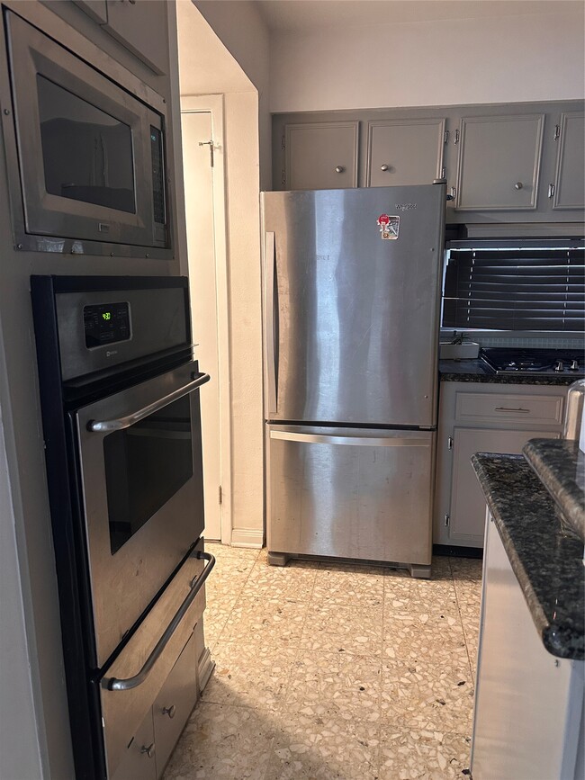 property at 8211 Katy Fwy