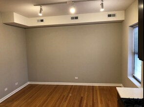 3217 W Cullom Ave in Chicago, IL - Foto de edificio - Building Photo