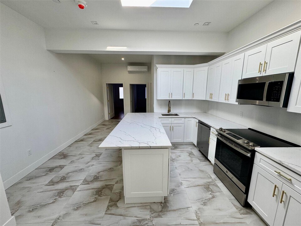315 Riverside Blvd-Unit -11 in Long Beach, NY - Building Photo