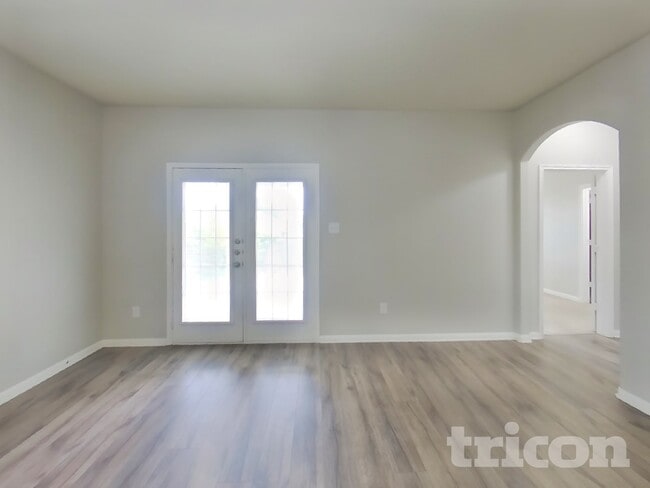 417 Sapphire Ln in Jarrell, TX - Foto de edificio - Building Photo