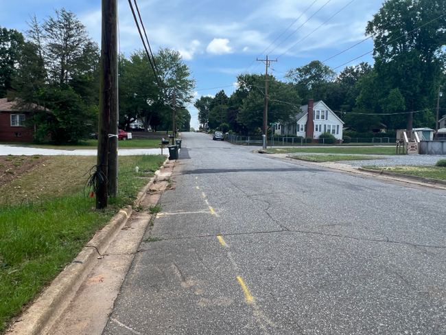 1015 13th Ave NE in Hickory, NC - Building Photo - Building Photo