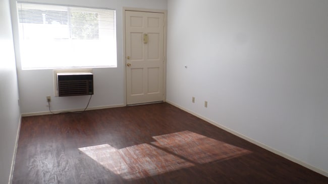 5271 Huntington Dr N in Los Angeles, CA - Building Photo - Building Photo