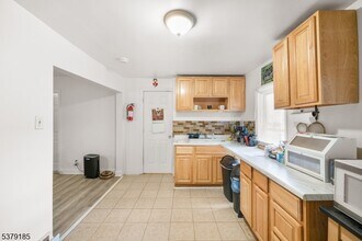 16 New St in Montclair, NJ - Building Photo - Building Photo
