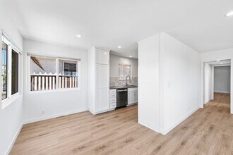 223 Avenida Victoria in San Clemente, CA - Building Photo - Building Photo