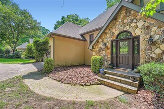 110 Boulder Dr in Roswell, GA - Building Photo - Building Photo