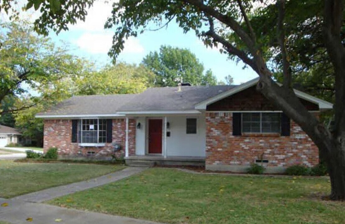 3802 Savannah Dr in Garland, TX - Foto de edificio