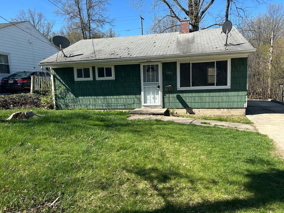 1942 Rookwood Rd in Cleveland, OH - Foto de edificio