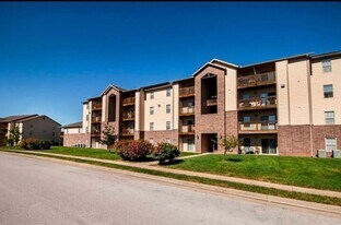 Town & Country Apartments in Ozark, MO - Building Photo