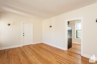 4244 N Ashland Ave, Unit #2E in Chicago, IL - Building Photo - Building Photo