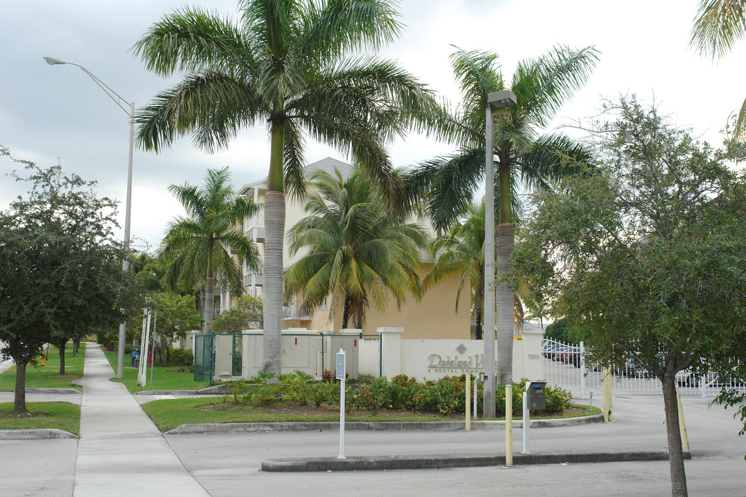 Dadeland Vista in Miami, FL - Foto de edificio