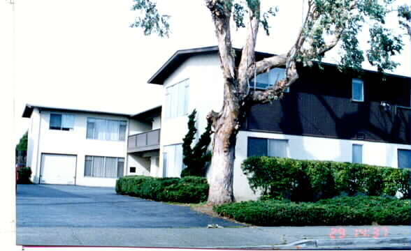 14740 Martell Ave in San Leandro, CA - Foto de edificio - Building Photo