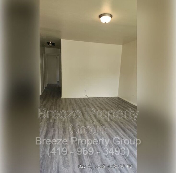 2074 Price St in Toledo, OH - Building Photo