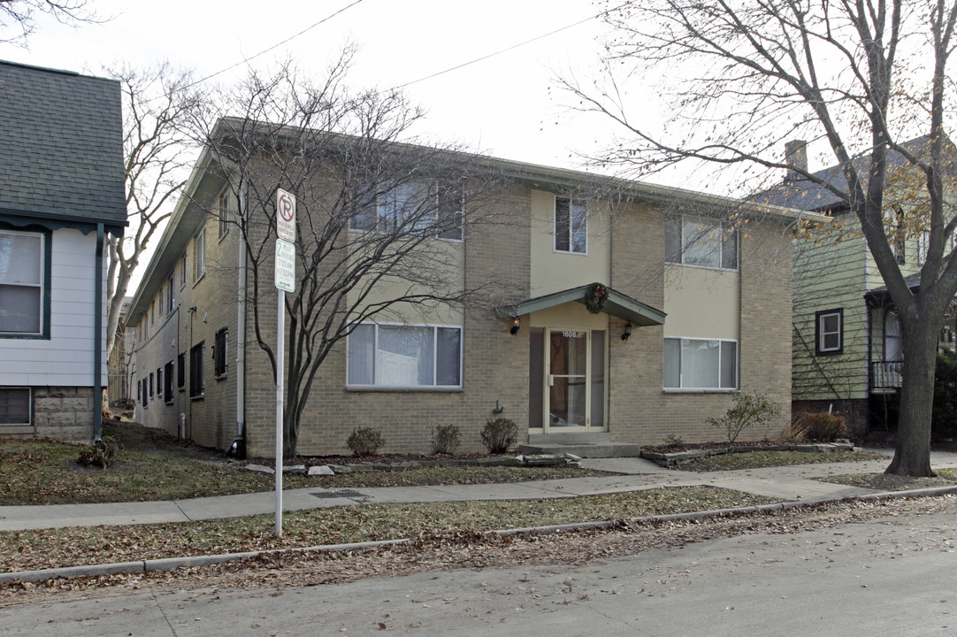 1608 N Warren Ave in Milwaukee, WI - Foto de edificio