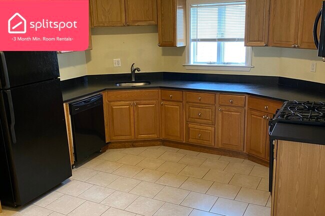 573 Washington St photo'