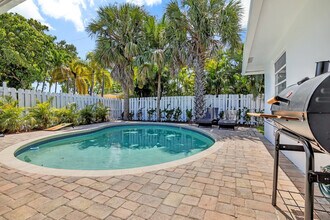 2932 NW 10th Ave in Wilton Manors, FL - Building Photo - Building Photo