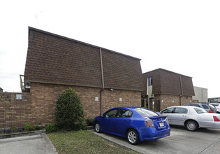 Treetops Townhomes Condominiums in Metairie, LA - Building Photo - Building Photo