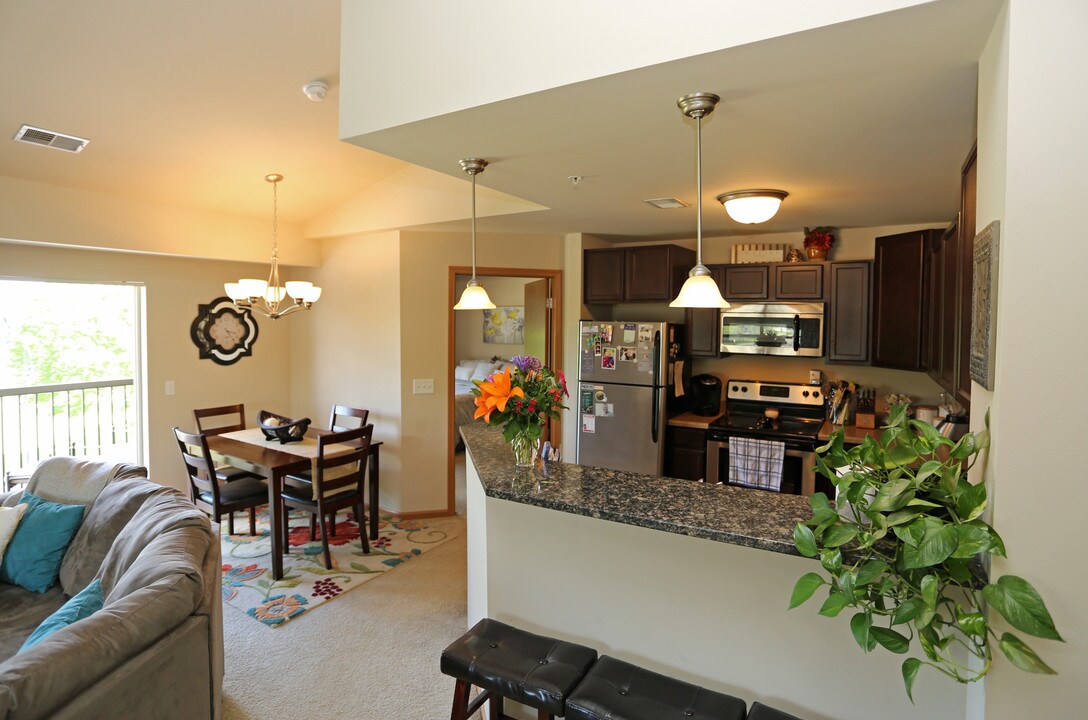 Fairway Glen Apartments in Monona, WI - Foto de edificio