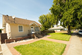 422 SE Date Ave in College Place, WA - Building Photo - Building Photo