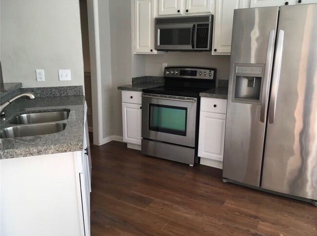9400 Doliver Dr in Houston, TX - Building Photo - Building Photo