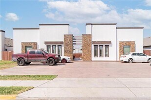215 Fig Dr, Unit 4 in Edinburg, TX - Building Photo