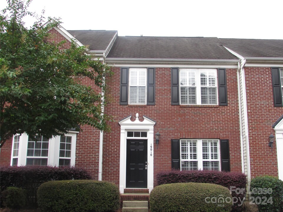 19010 Natalie Michelle Ln in Cornelius, NC - Building Photo