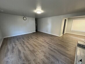 1830 Park Dr in Lebanon, OR - Building Photo - Building Photo