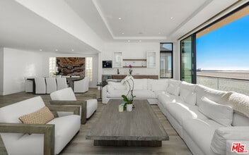 3461 Ocean Dr in Oxnard, CA - Building Photo - Building Photo