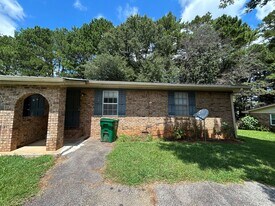 115 Carroll Cir in Carrollton, GA - Building Photo