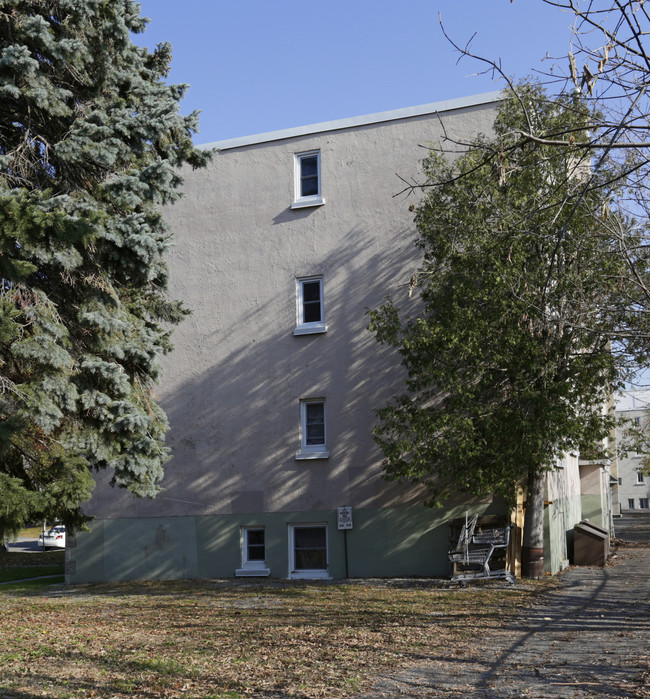 280 Blake Blvd in Ottawa, ON - Building Photo - Building Photo