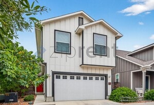 1511 E Sandalwood Ln in San Antonio, TX - Building Photo