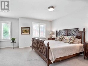 2006 Glenada Crescent in Oakville, ON - Building Photo - Building Photo