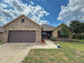 313 Valley Dr in Aubrey, TX - Building Photo