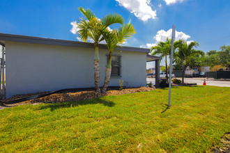 BHM Apartments in Hollywood, FL - Building Photo - Building Photo