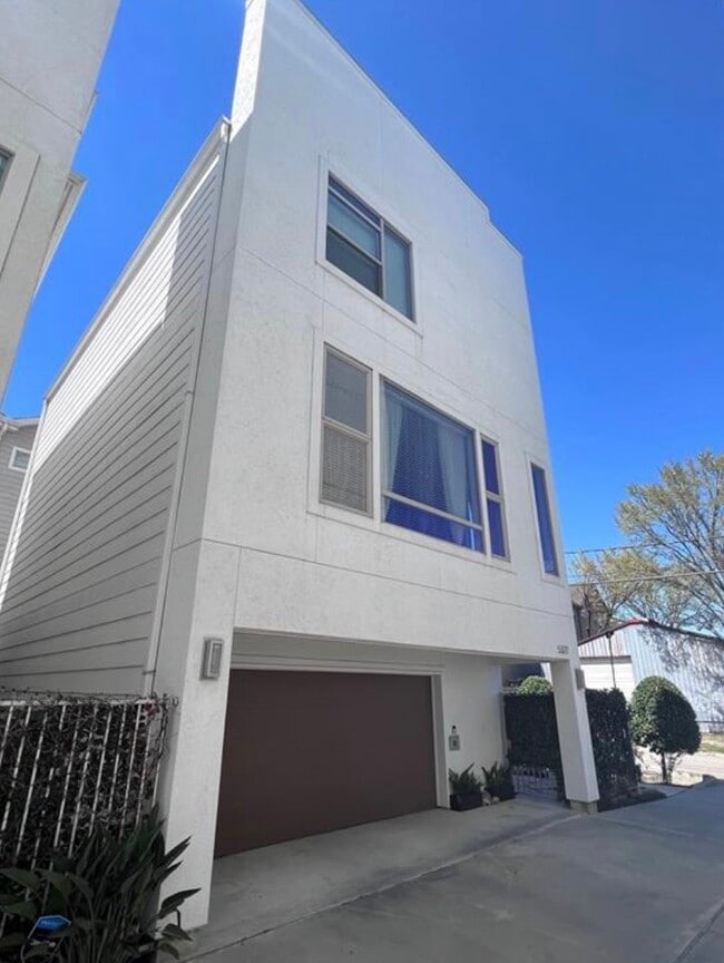 5327 Lillian St in Houston, TX - Foto de edificio - Building Photo