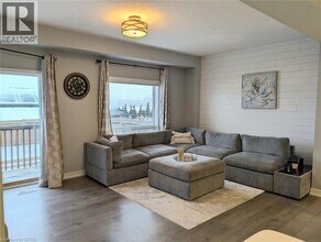 137 Lormont Blvd in Hamilton, ON - Building Photo - Building Photo