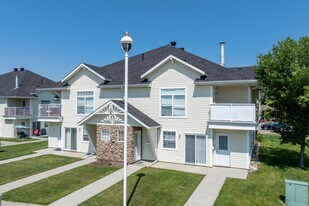Sunvillage Crossing in Red Deer, AB - Building Photo