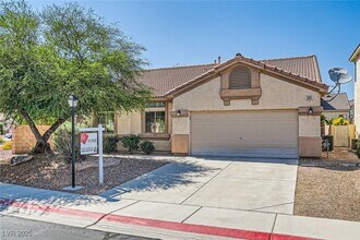 7515 Splashing Rock Dr in Las Vegas, NV - Building Photo - Building Photo