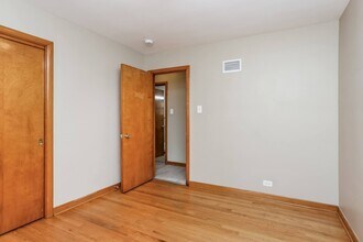 9006 W 22nd Pl in North Riverside, IL - Building Photo - Building Photo