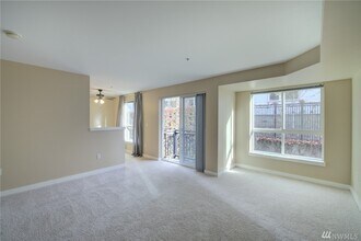108 5th Ave S, Unit Luxury Downtown Condo in Seattle, WA - Building Photo - Building Photo