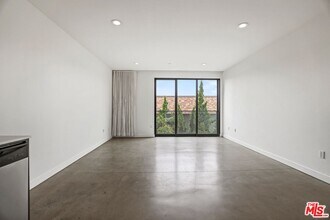 10810 Palms Blvd in Los Angeles, CA - Building Photo - Building Photo