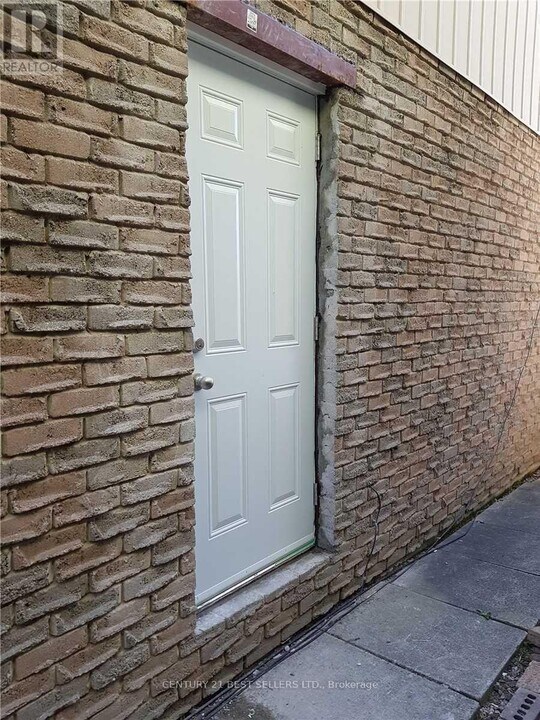 48 Marrakesh Dr in Toronto, ON - Building Photo