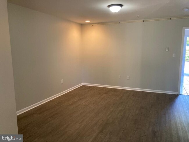 1321 Lindsay Ln