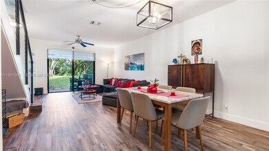 3889 Tree Top Dr in Weston, FL - Building Photo - Building Photo