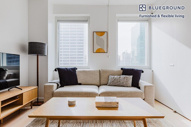 70 W 45th St in New York, NY - Building Photo - Building Photo