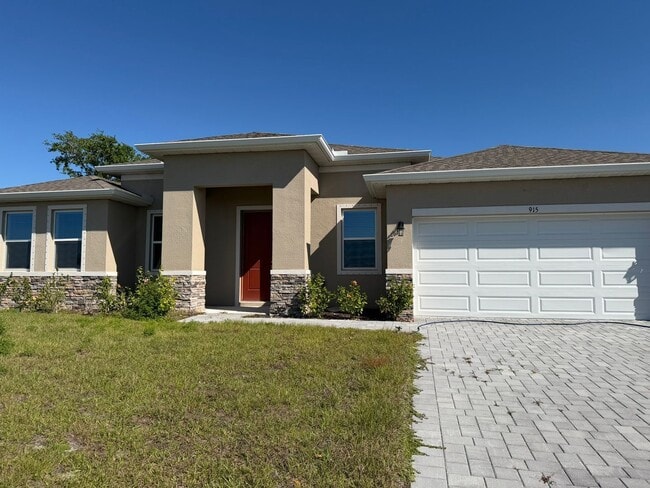 915 NE 19th St in Cape Coral, FL - Building Photo - Building Photo