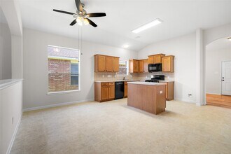 7510 Summer Dale Dr in Rosenberg, TX - Building Photo - Building Photo